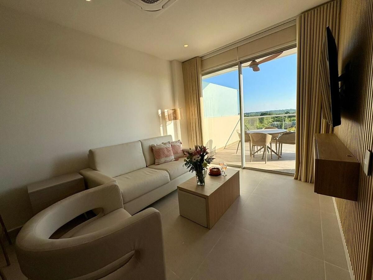 Pure Caribbean Flair In A Secured Family Apartamento *