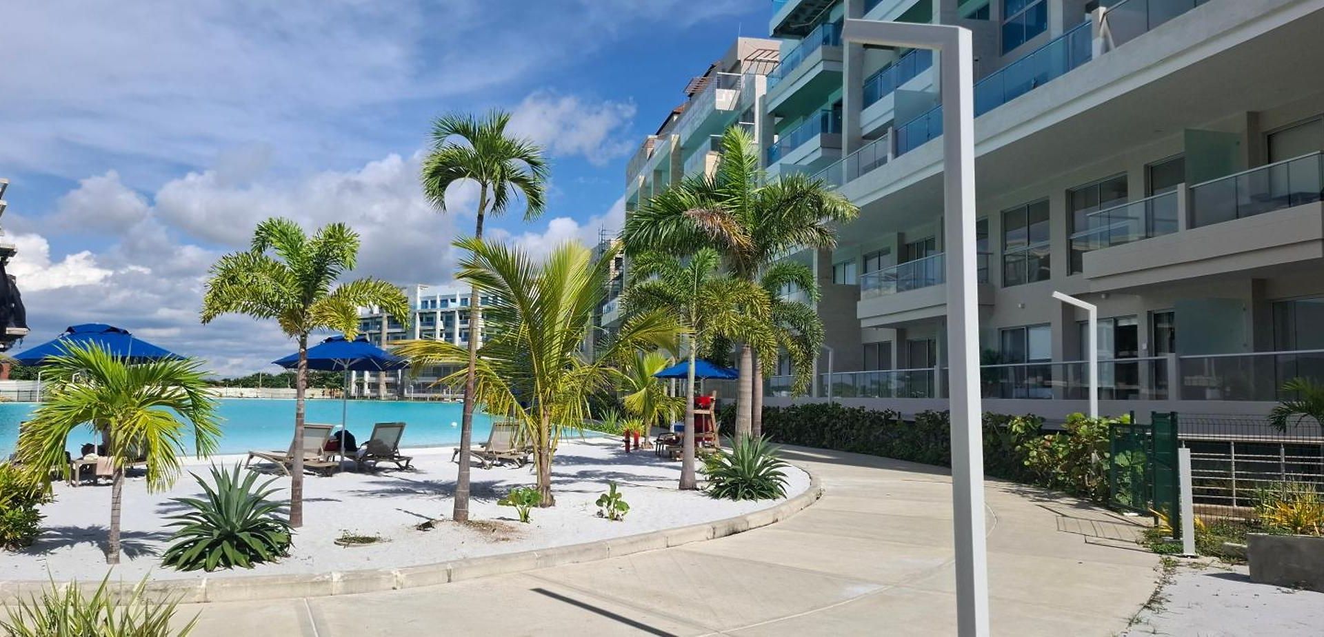 Pure Caribbean Flair In A Secured Family Apartamento *