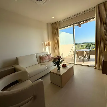 Pure Caribbean Flair In A Secured Family Apartamento *