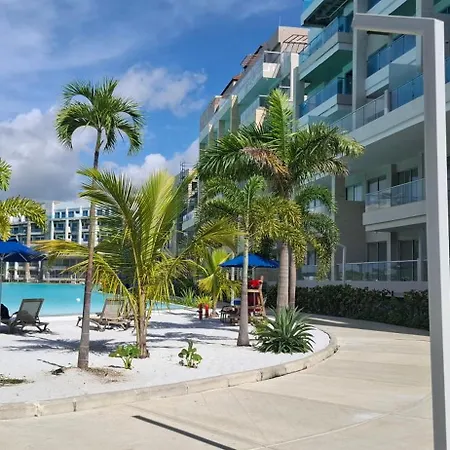 Pure Caribbean Flair In A Secured Family Apartamento *