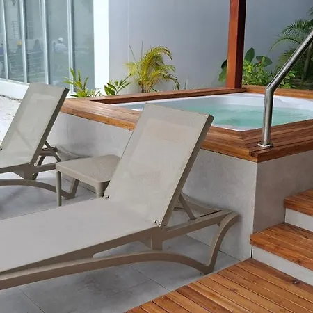 Pure Caribbean Flair In A Secured Family Apartamento *